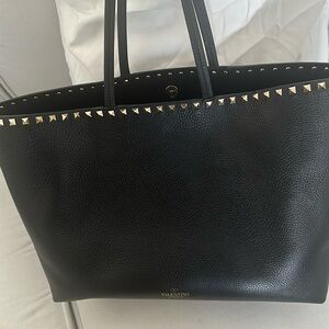VALENTINO GARAVANI ROCKSTUD GRAINY CALFSKIN TOTE BAG